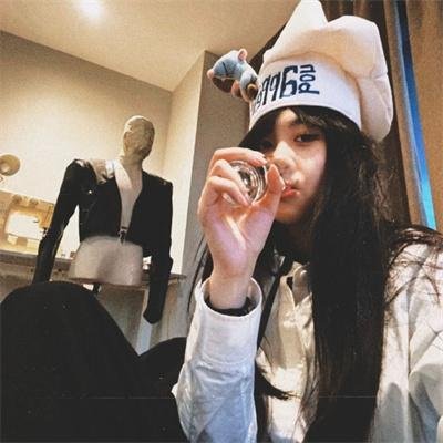 两女之间难为夫